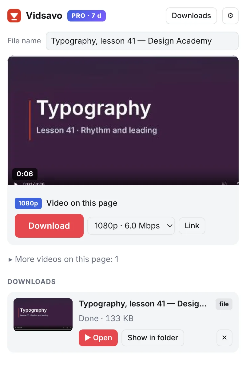 The extension window: the video it found, quality choice and your downloads